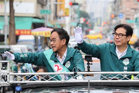 陳其邁再挺李昆澤，選前關鍵時刻車掃獲民眾熱情支持 寫新聞