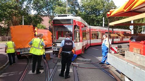 Entgleiste Straßenbahn an der Burg Giebichenstein führt zu langen Staus