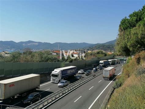 Autostrade Tornano I Cantieri E Quindi I Disagi Km Di Coda Tra