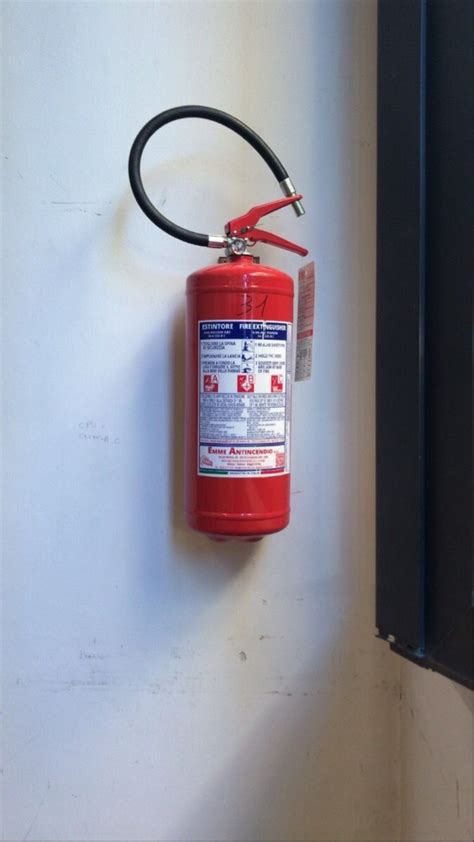 Pin By Septiana Ruspandi On Apar Fire Extinguisher Extinguisher Fire