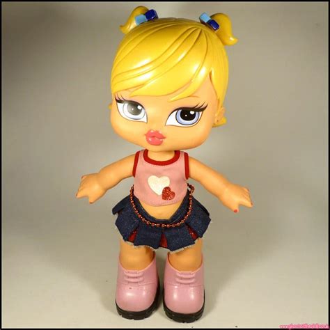 BRATZ BIG BABYZ Blonde Vintage Doll CLOE Clothes Boots MGA