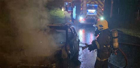 Carro Rebaixado Pega Fogo Por Vazamento De Combust Vel Em Cocal Do Sul