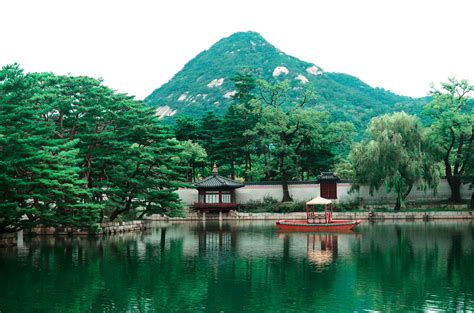 How foreign students can explore South Korea on the cheap