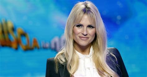 Striscia La Notizia Michelle Hunziker Torna Con Gerry Scotti Il Tempo