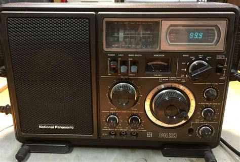 NATIONAL PANASONIC PORTABLE RADIO AM FM SW MODEL RF 2800B DR 28