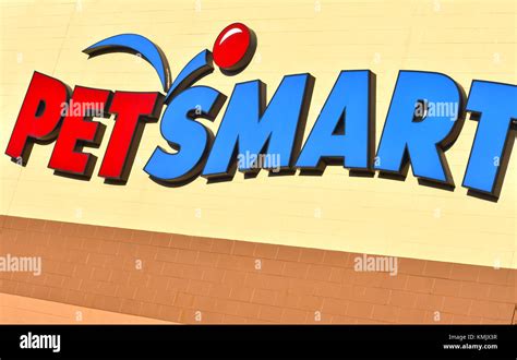 Petsmart Store Hi Res Stock Photography And Images Alamy