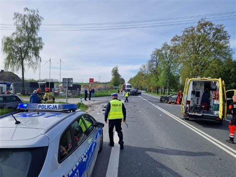 Wypadek W Poradowie Dwie Osoby Poszkodowane Droga Ju Przejezdna