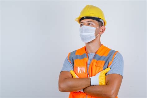 Construtor Masculino De Uniforme Capacete Luvas M Scara Olhando