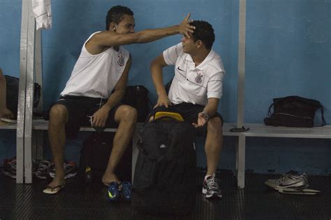 SANTO ANDRE SP X CORINTHIANS SP nos vestiáriosantes da partida