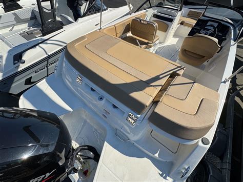 Bayliner Vr Bowrider Ob Bowrider For Sale Yachtworld