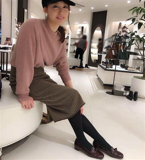 新井恵理那さんのインスタグラム写真 新井恵理那instagram 「クリスマスはキラキラの靴で迎えたい♪と、靴を新調しに行きました！ O