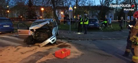 Wypadek w Myszkowie Zderzenie dwóch samochodów 2 osoby ranne Zostały