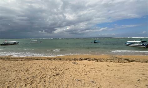 Pantai Segara Ayu Spot Terbaik Menikmati Sunrise Sembari Kulineran Di