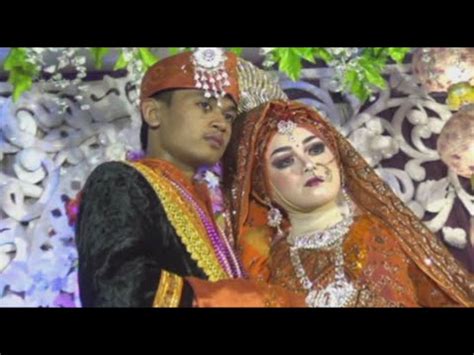 Bagaikan Ratu Jodha Dan Sultan Akbar Ketika Pengantin Di Rias Ala India