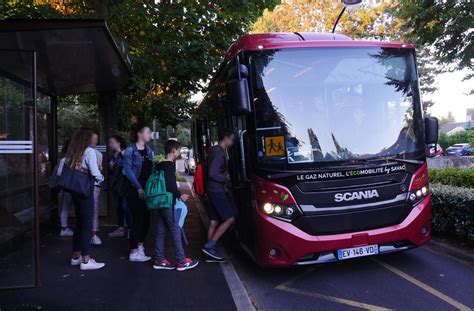 Chaque Jour Les Bus Scolaires Transportent Enfants En Ile De