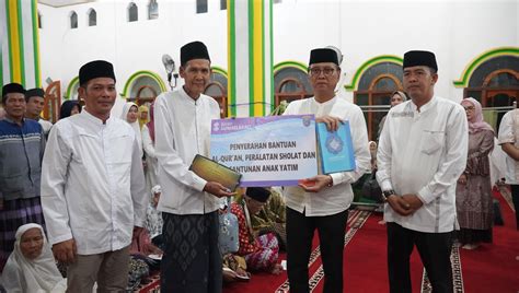 Gelar Safari Ramadan Pj Bupati Oki Didaulat Imami Salat Tarawih