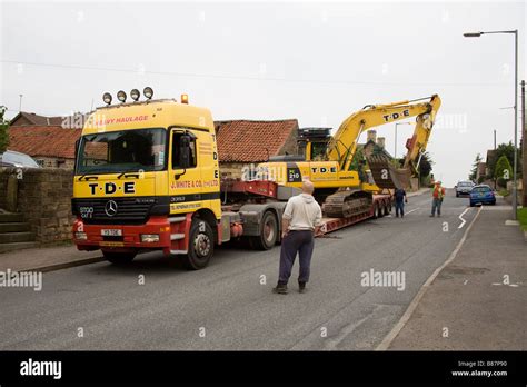 Tde Articulated Low Loader Lorry Loading Demolition Machine At Todwick