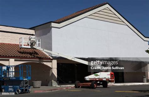 Linens N Things Photos And Premium High Res Pictures Getty Images