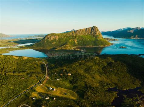 Paisaje Marino En La Isla De Vestvagoy Lofoten Noruega Imagen De