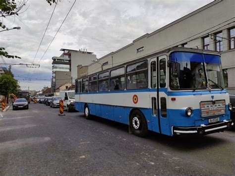 Autobuzele Roman în Continuare La Datorie Pe Străzile Din Cluj Sunt