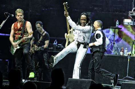 Earth Wind Fire Concert