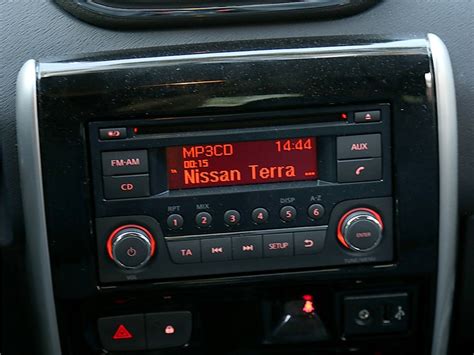 Фото Nissan Terrano - Nissan Terrano 2014 вид сбоку