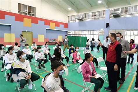 新北市校園莫德納兒童疫苗接種 頂溪國小先行開打 侯友宜到校關心學生