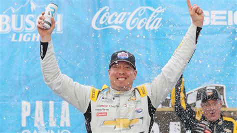 Kyle Busch Gets 1st Rcr Victory In Fontanas Nascar Farewell