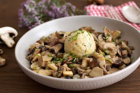 Kräftiges Pilzragout mit Semmelknödeln GuteKueche ch