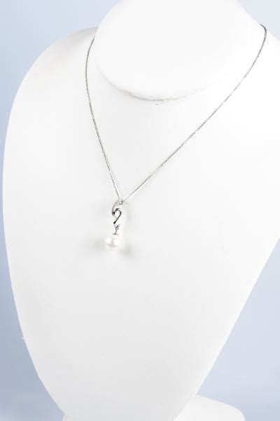 Collier En Or Blanc 18 Carats Avec Diamants Et Perle De Culture Blanche