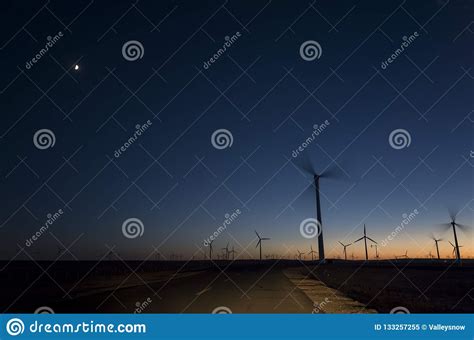 Moulin Vent De Production D Lectricit Le Soir Image Stock Image