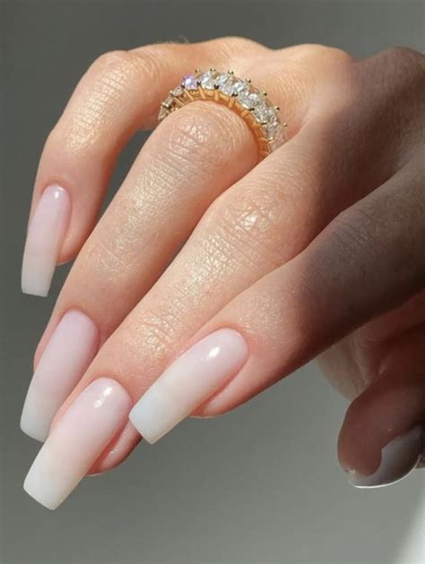 The Best Chic Minimalist Nails For Classically Cait