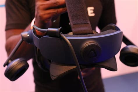 Up close with the HTC Vive Pro - CNET