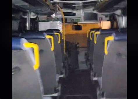 Se Queda Dormida En El Autob S Y Cuando Despierta Se Lleva El Susto De