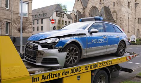 Koblenz Unfall Mit Streifenwagen Auf Einsatzfahrt Drei Verletzte