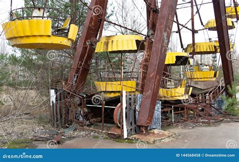 Ghost Town Pripyat in Chernobyl, Ferris Wheel Editorial Stock Photo - Image of excursion ...