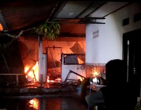 Ditinggal Sembahyang Rumah Dapur Dan Gudang Terbakar Balipuspanews