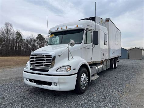 2007 Freightliner Columbia 112 22ft Reefer Truck Condo Cab With Kitchenette For Sale