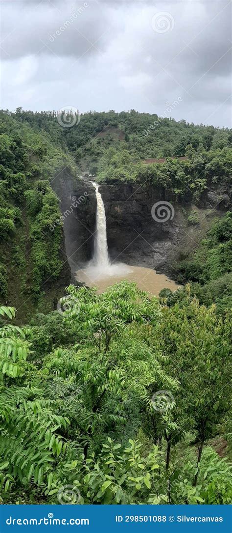 Hiradpada Waterfall Jawhar Maharashtra Stock Photo Image Of Dhol