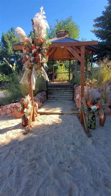 Pin By Sandi Williams On Weddings Outdoor Structures Pergola