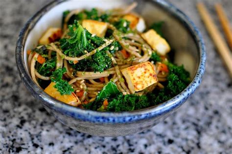 Fabuleuse Recette Sant Nouilles Soba Aux Tofu Chou Kale Et Furikake