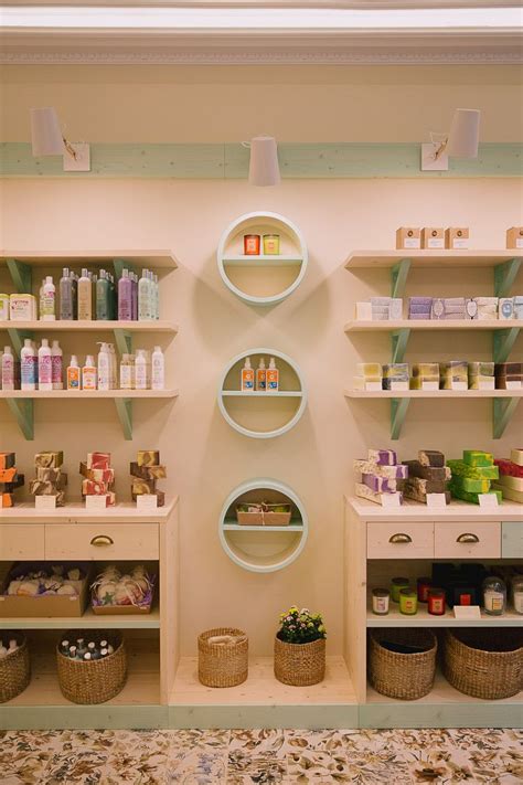 Tienda De Cosmeticos Pequeña Testando Produtos Cosmeticos