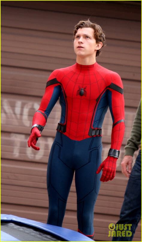 Tom Holland Looks Buff While Filming Spider Man In Nyc Photo