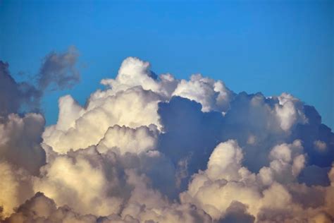 Premium Photo White Fluffy Cumulonimbus Clouds Forming Before