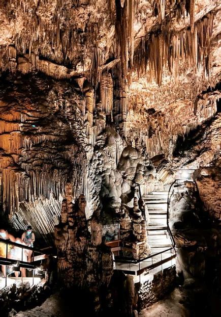 Cuánto tiempo se tarda en visitar las Cuevas de Nerja