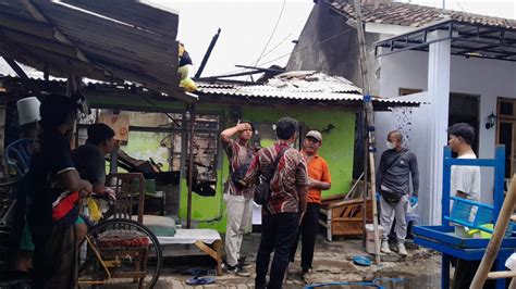 Diduga Korsleting Listrik Rumah Tukang Becak Di Probolinggo Ludes Terbakar