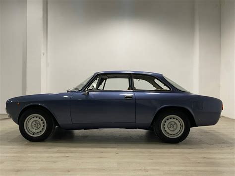 1972 Alfa Romeo GT 2000 Veloce Blu Pervinca