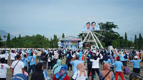 Foto Meriahnya Relawan Gemoy Prabowo Gibran Senam Bareng Di Malang