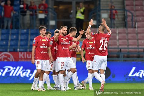 Wisła Kraków Widzew Łódź kursy i typy bukmacherskie na mecz 28 02