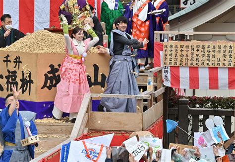 福原遥さんらが豆まき 大阪・成田山不動尊 写真特集110 毎日新聞